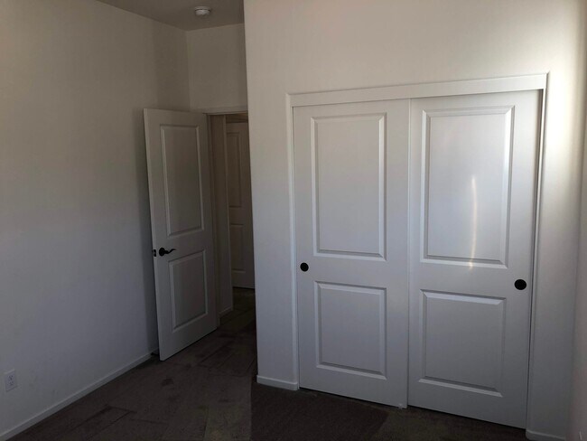 Building Photo - Beautiful 4 Bed 3 Bath Home In Harmony Gro...