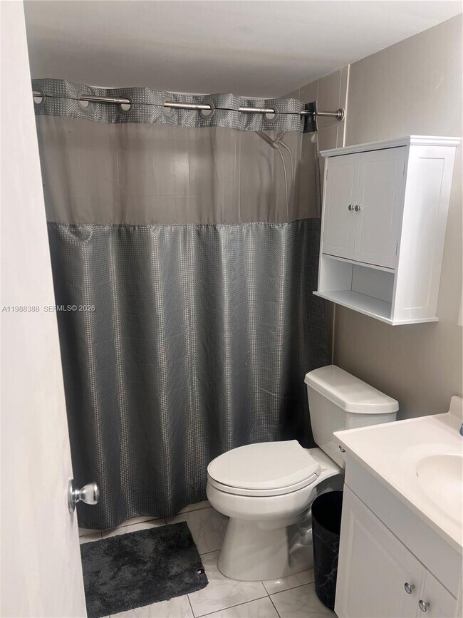 Building Photo - 400 N Riverside Dr