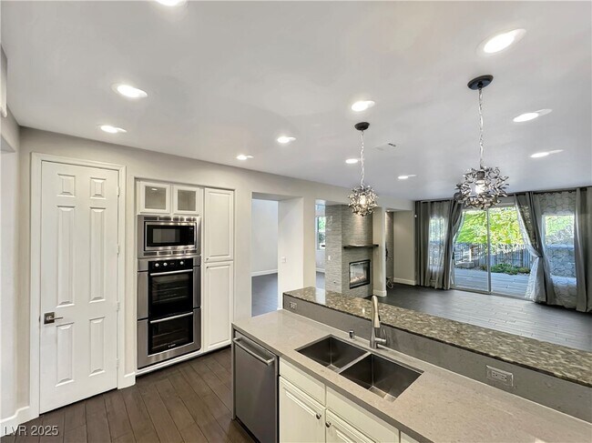 Building Photo - 1352 Fox Acres Dr
