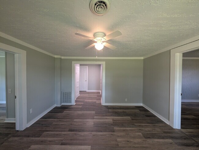 Building Photo - 5914 Martin Hwy