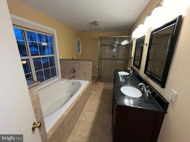 Building Photo - 16 Taber Ct