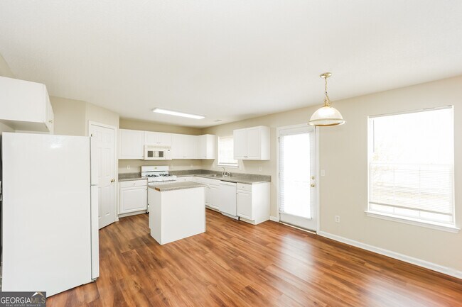 Building Photo - 6779 Foxfire Pl