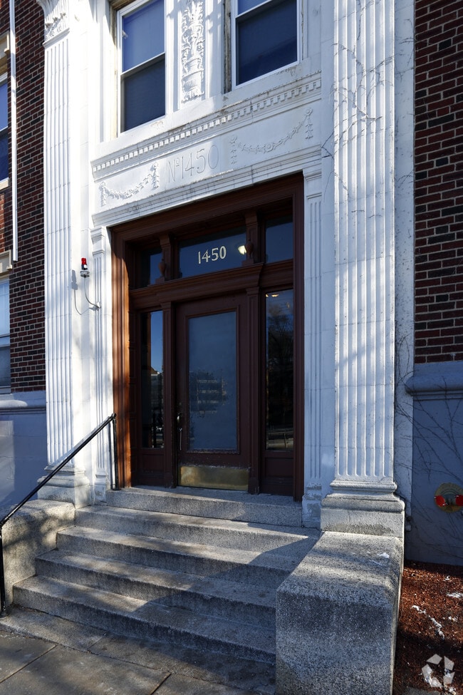 Entrance - 1450 Commonwealth Ave