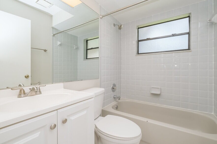 Building Photo - 10439 Norvell Rd