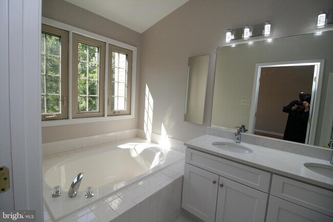 Building Photo - 10137 Treble Ct