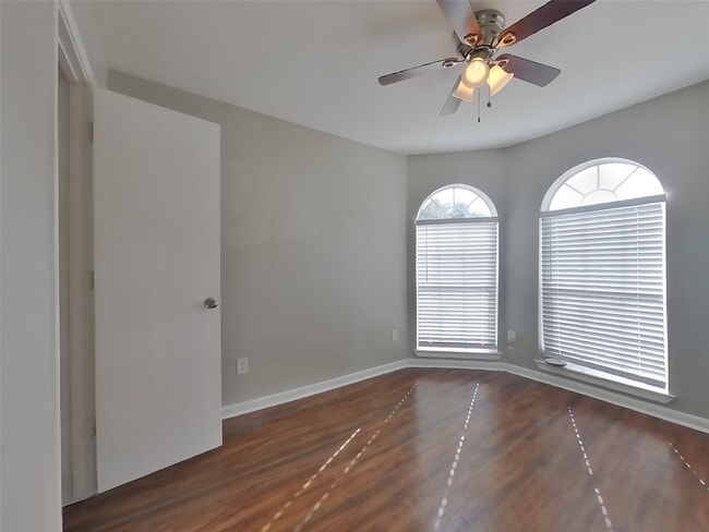 Building Photo - 810 Forest Hillside Ln