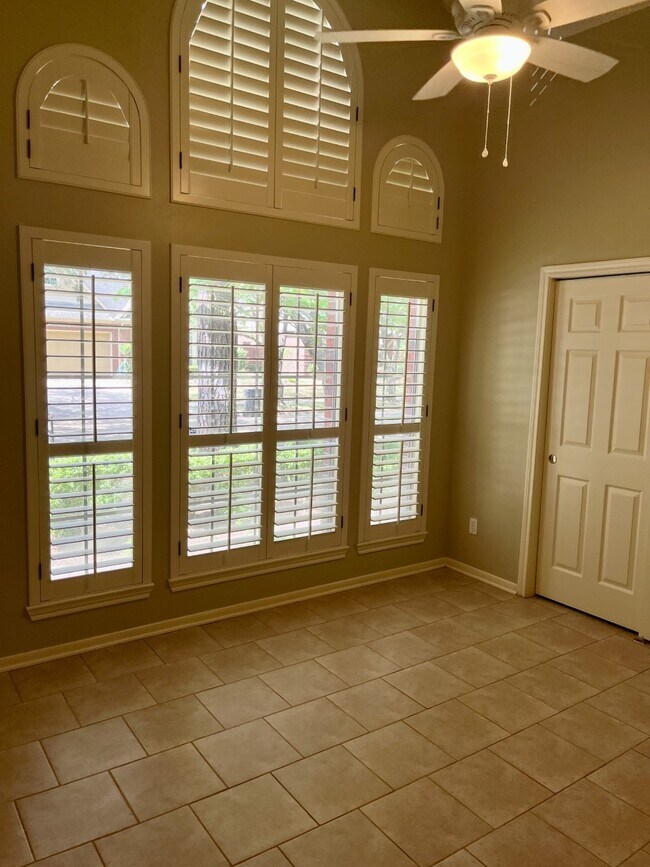 Building Photo - 46 Grants Lake Cir