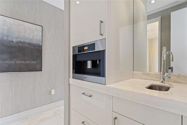 Building Photo - 17749 Collins Ave