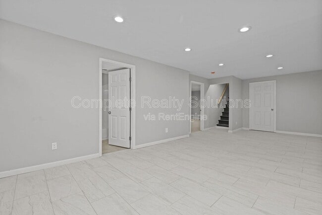Building Photo - 10768 Runningbrook Dr