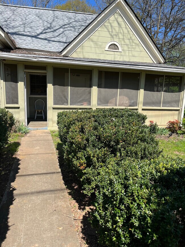 Building Photo - 530 Nantahala Ave