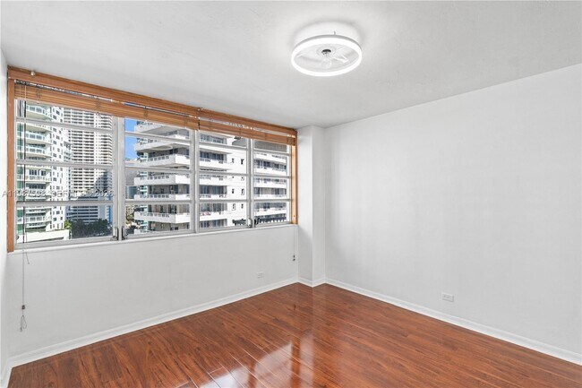 Building Photo - 1408 Brickell Bay Dr