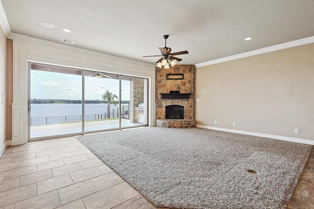 Building Photo - 10029 Lakeside Dr