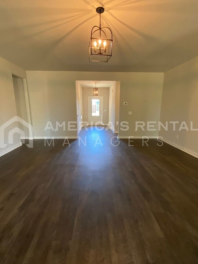 Building Photo - Home for Rent in Weaver AL...Available to view with 48 hour notice!