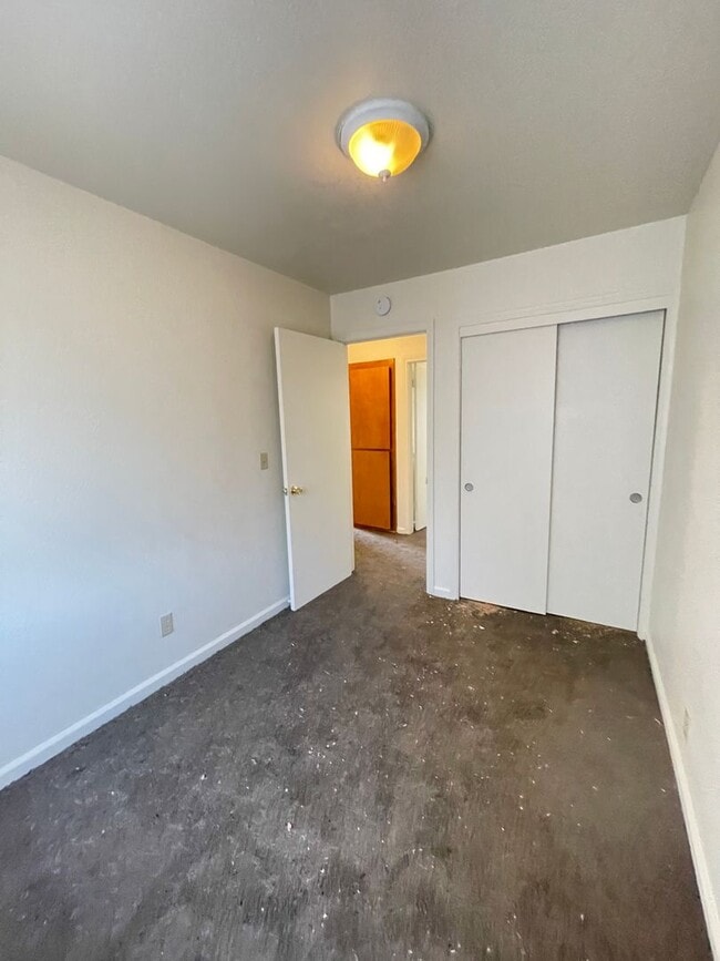 Building Photo - 814 Almond St