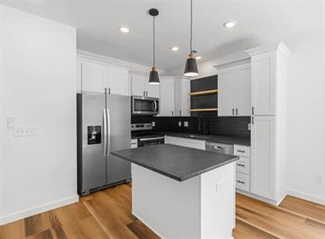Building Photo - 3/2.5 Townhome Centrally Located in Greenv...