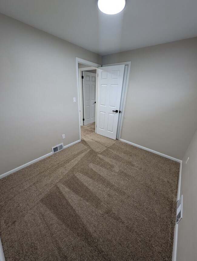 Building Photo - 3 Bed, 1.5 Bath Home in Penn Hills-- Available NOW!