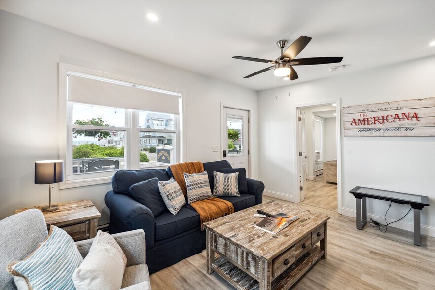 Living - 61 Ocean Blvd