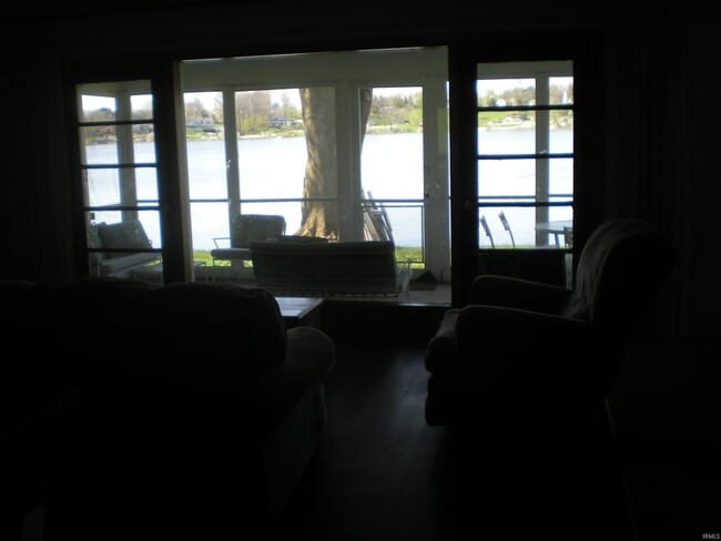 Building Photo - 35-Lane280 Lane 280 E