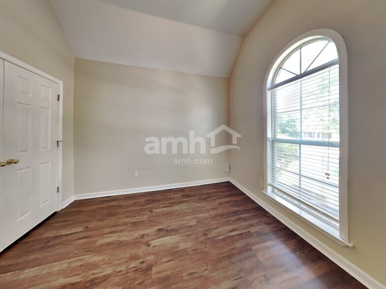 Building Photo - 1616 Sawmill Creek Ln
