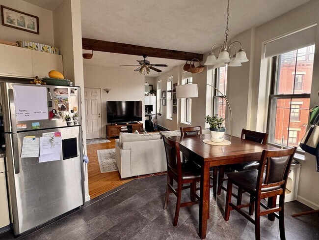 Building Photo - 26 Beacon St