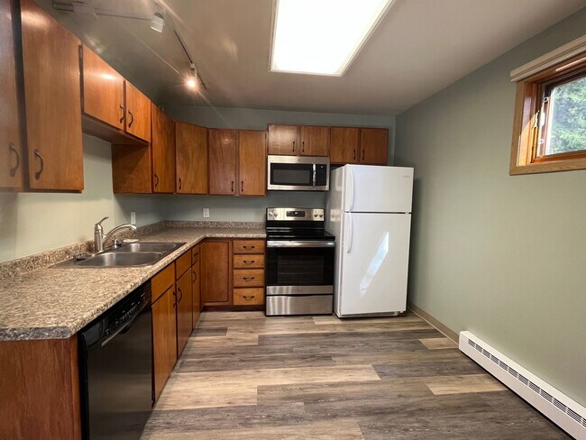 Building Photo - 560 Wigwam Way