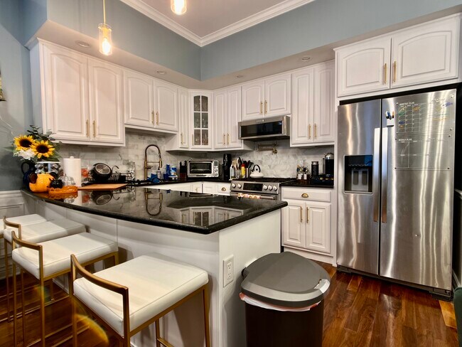 Building Photo - 2507 N Halsted St