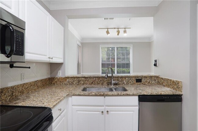 Building Photo - 1106 Westchester Ridge NE