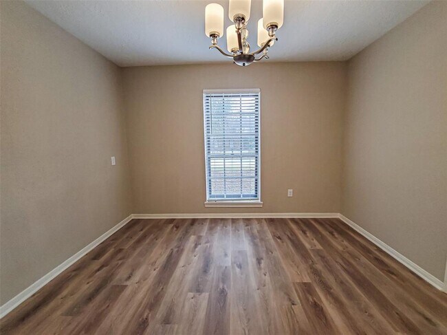 Building Photo - 28903 Twisted Oak Dr
