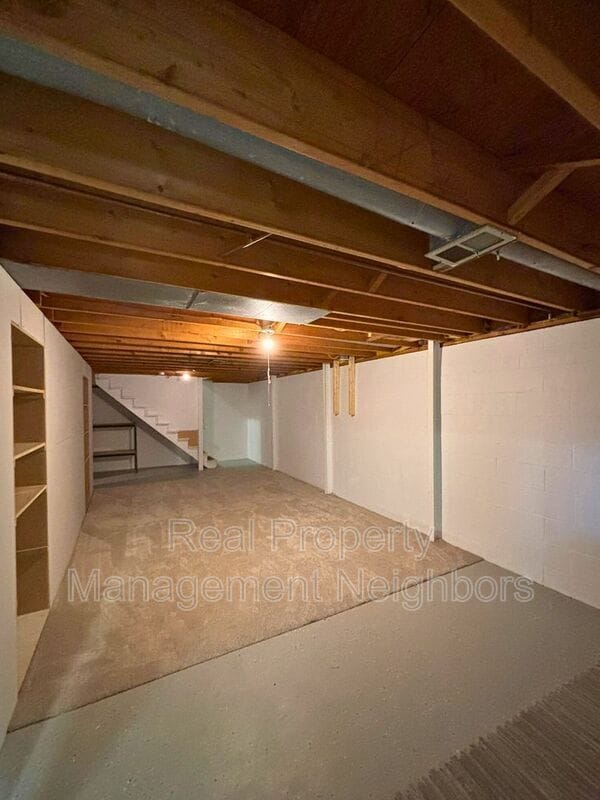 Building Photo - 10335 Holiday Dr