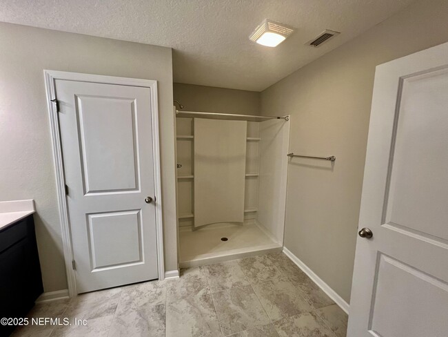 Building Photo - 12300 Cherry Bluff Dr