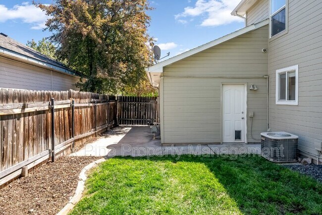 Building Photo - 1127 N Echohawk Way