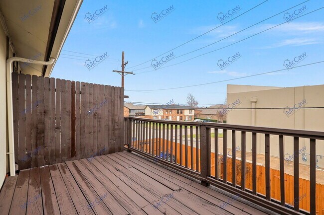 Building Photo - 800 Bluebonnet Dr