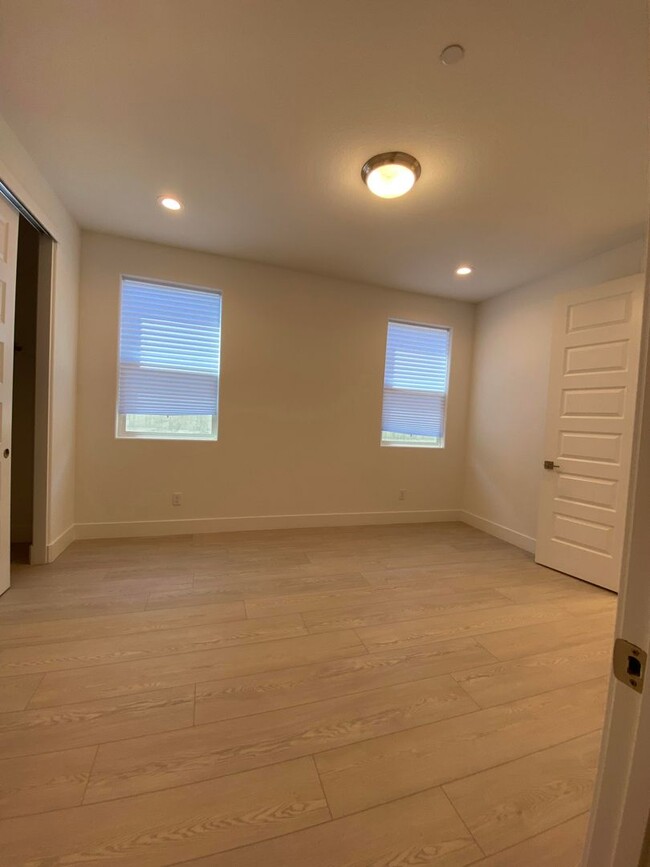 Building Photo - Stunning Like-New Home for Rent in Ellis C...