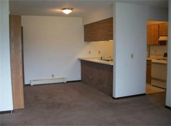 Building Photo - 400 E Main St