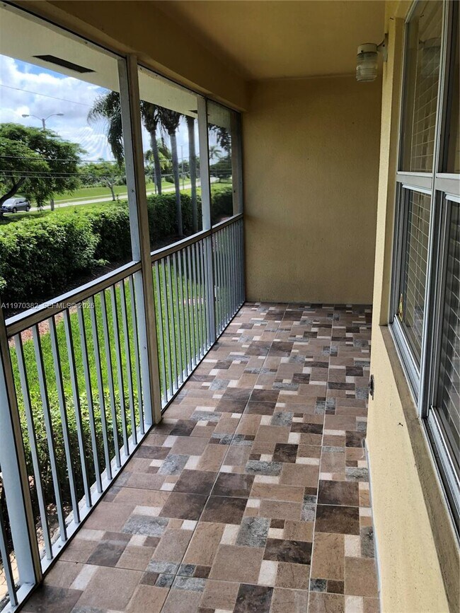 Building Photo - 2268 SE 27th Dr