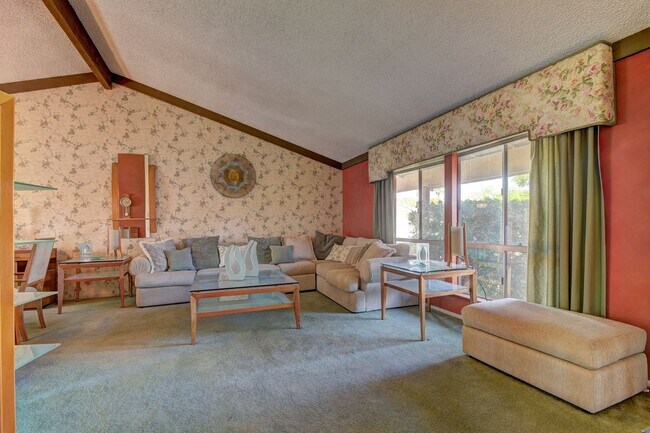 Building Photo - Discover this 4-bedroom, 2.5-bath historic beauty in the heart of Spring Valley, where Old Vegas ...