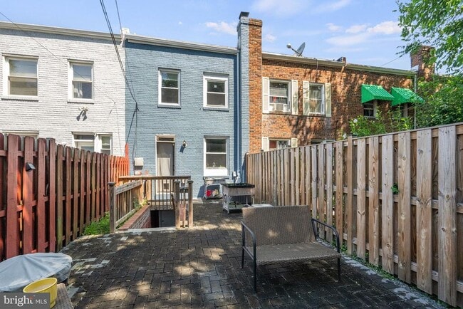 Building Photo - 1615 Fairlawn Ave SE