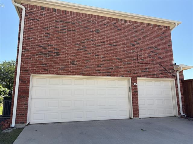 Building Photo - 1001 Meadow Creek Dr