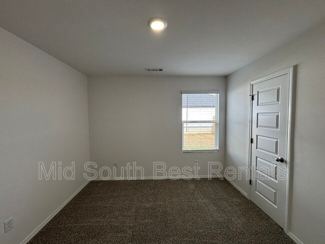 Building Photo - 6428 Newark Dr