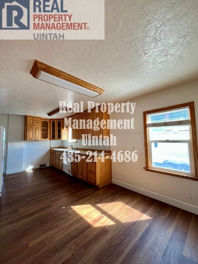 Building Photo - 418 E 100 N