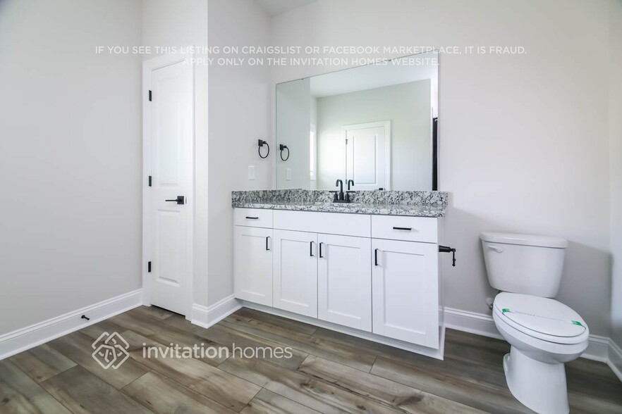 Building Photo - 404 Azalea Gaze Dr