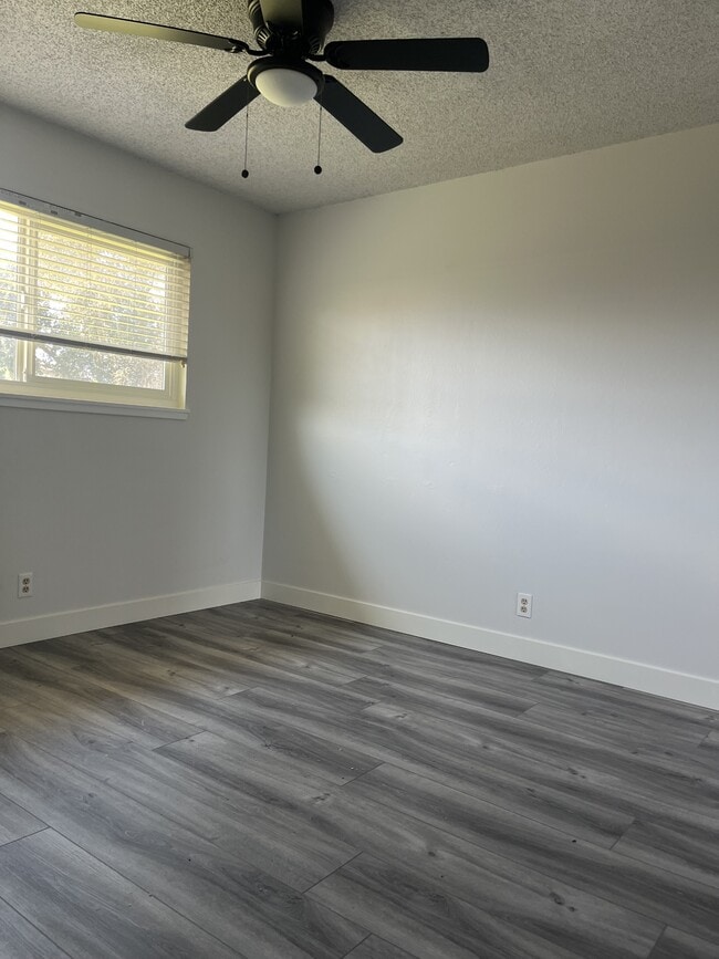 Building Photo - 1094 Tara Ct