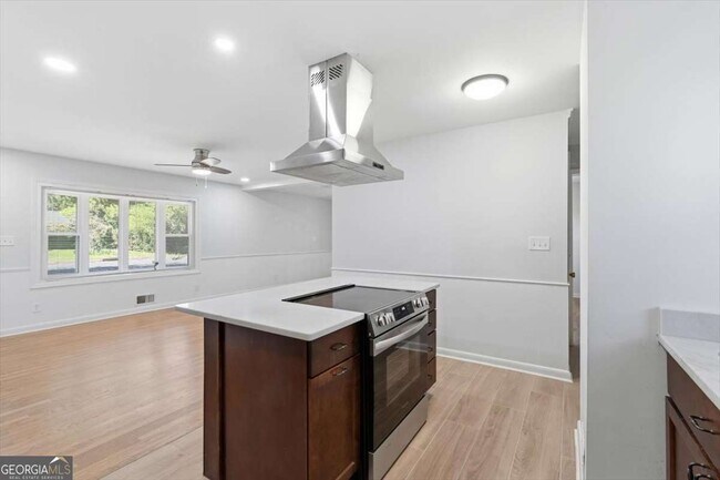 Building Photo - 2815 Carolyn Dr