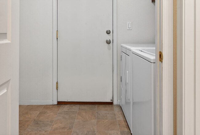 Building Photo - CORNER LOT 4-BEDROOM HOME + LOFT  WITH 3.5 BATHS AND 3-CAR GARAGE!