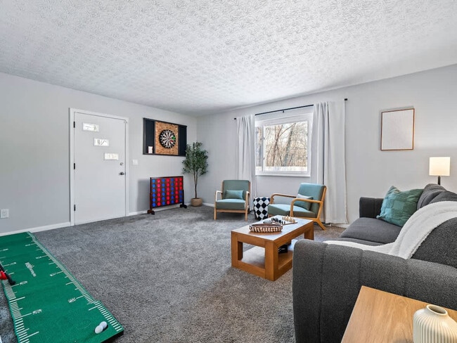 Building Photo - 670 Treeside Dr