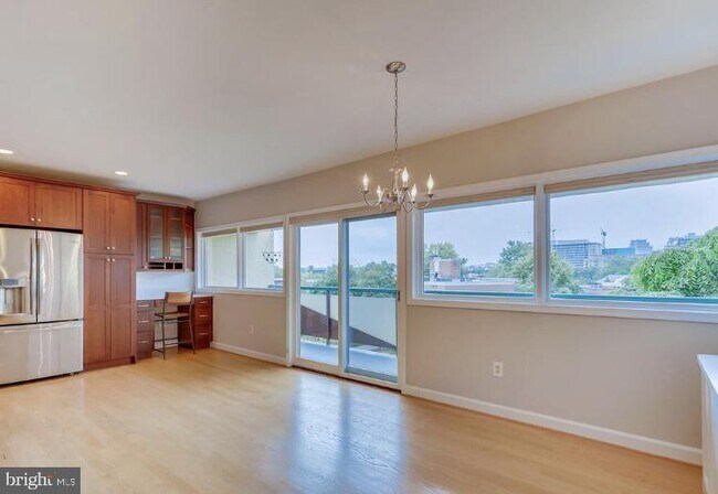 Building Photo - 4720 Chevy Chase Dr