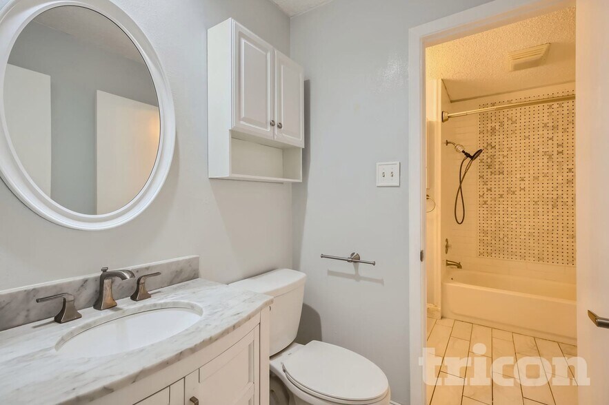 Building Photo - 6934 Sunshine Tree Dr