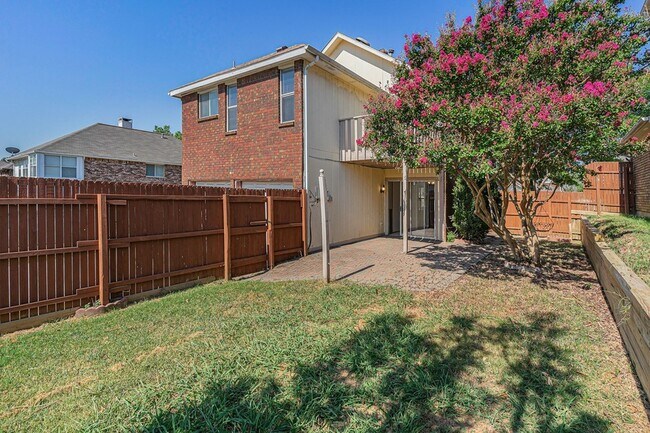 Building Photo - 588 Lake Forest Dr