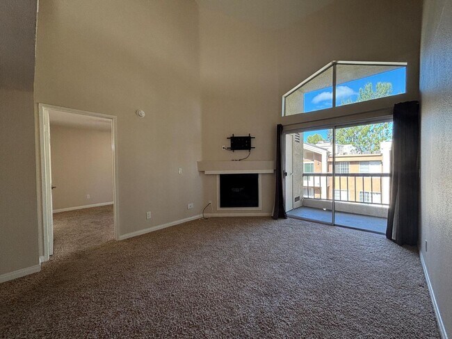 Building Photo - Beautiful 2 Bedroom 2 Bathroom Home in Woodland Hills