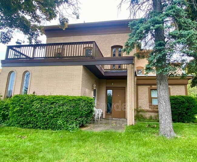 Building Photo - 777 W Market St